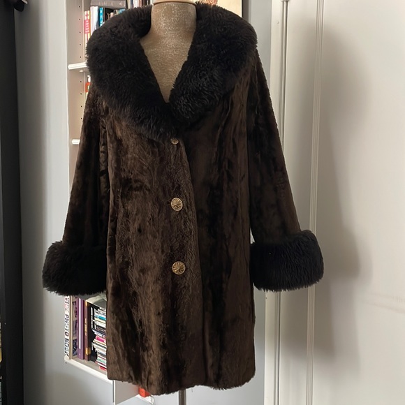 Vintage long length brown faux fur coat - Picture 1 of 6